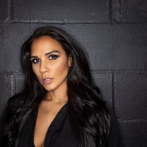 Adrianna dj résident de Tous en boite